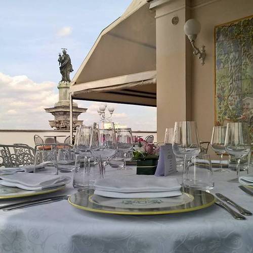 “terrazza dei papi” restaurant Mecenate Palace Hotel Rom