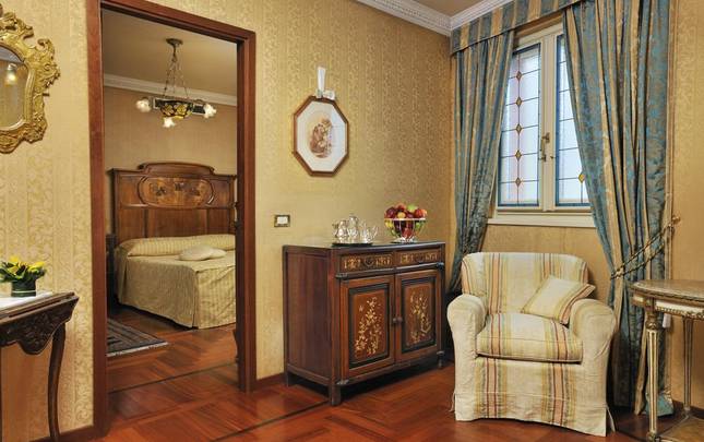 ROMANTISCHE SUITE Mecenate Palace Hotel Rom