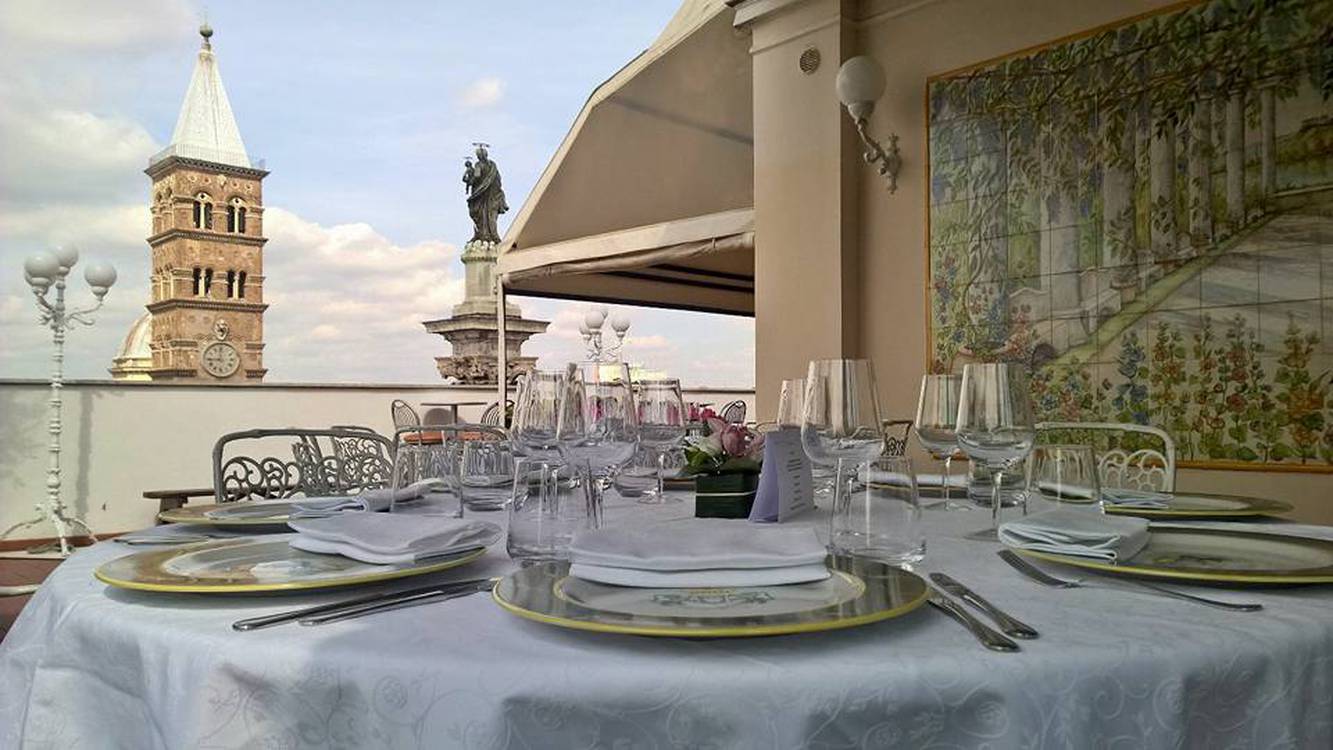 “terrazza dei papi” restaurant Mecenate Palace Hotel Rom