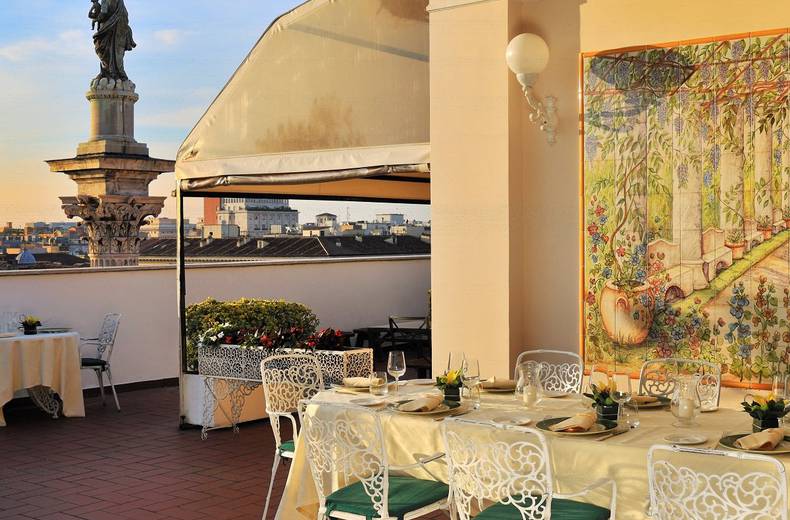Das Terrazza dei Papi Restaurant im herrlichen Garten auf der Dachterrasse ist der ideale Rahmen ... Mecenate Palace Hotel Rom