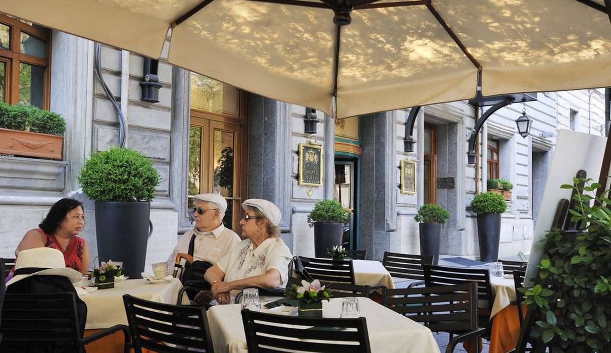Cafe Papa Sisto Mecenate Palace Hotel Rom