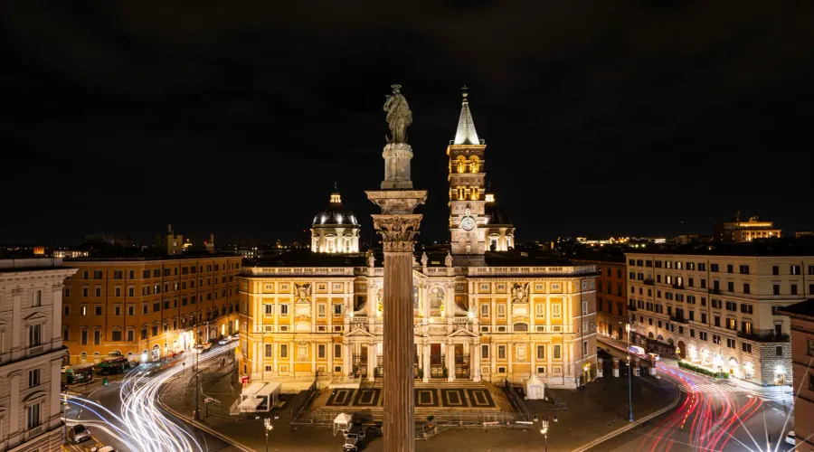 Ein unvergesslicher Abend in Rom: Dinner mit Blick auf die Ewige Stadt an der Terrazza dei Papi Mecenate Palace Hotel Ein unvergesslicher Abend in Rom: Dinner mit Blick auf die Ewige Stadt an der Terrazza dei Papi Mecenate Palace Hotel